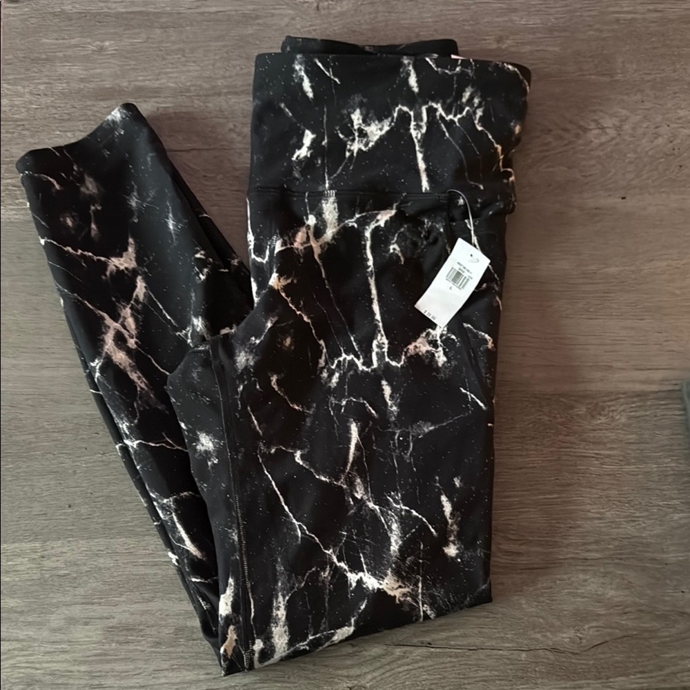 Old Navy Black and White Marble High Rise 7/8 Leggings